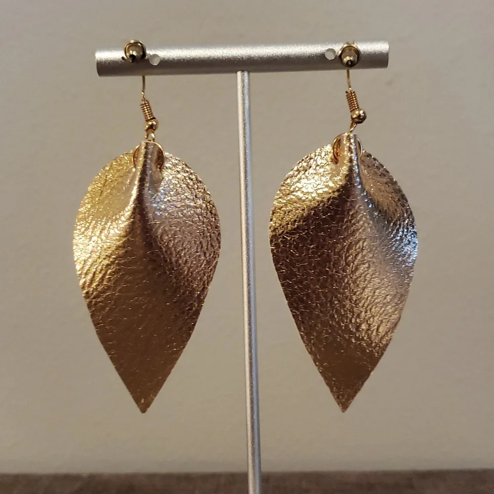 60. 3 Felt Dangle Earrings - Picture 5 of 11